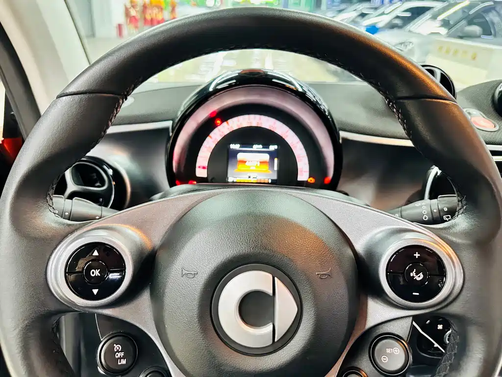 smart Fortwo 2018 — фото 34