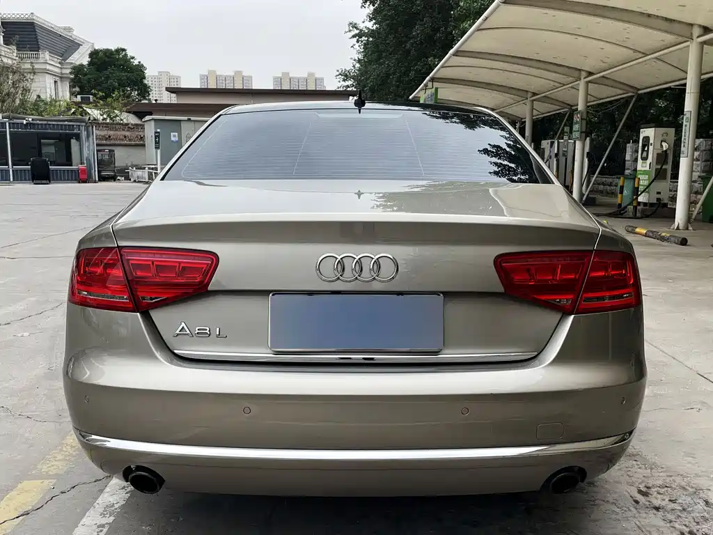 Audi A8 2014 — фото 13