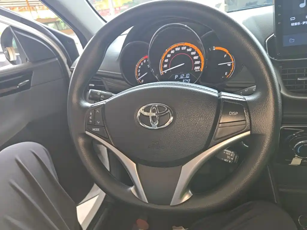 Toyota Yaris L 2023 — фото 11