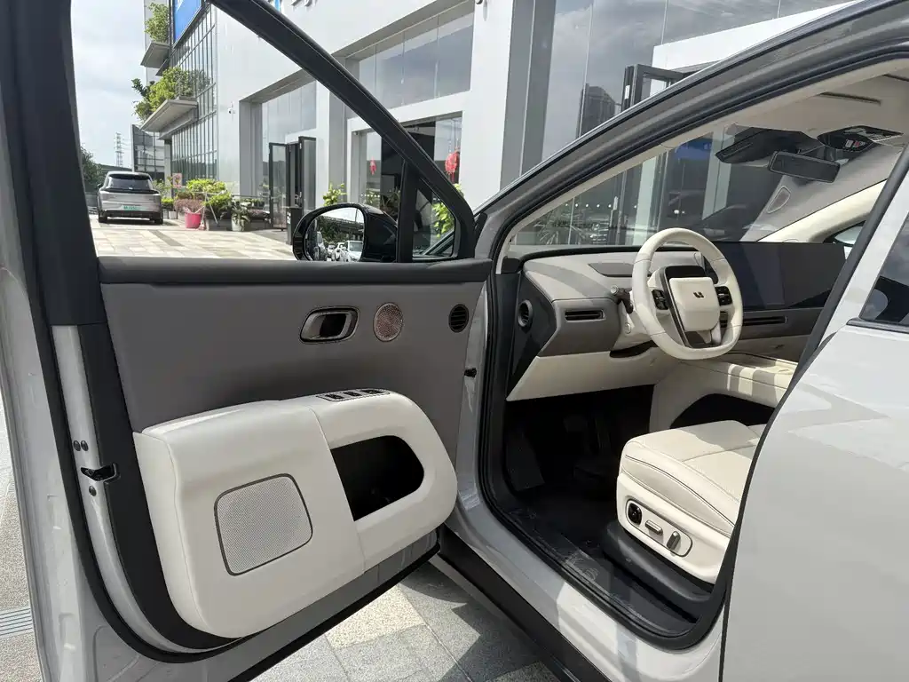 Li Auto i8 2025