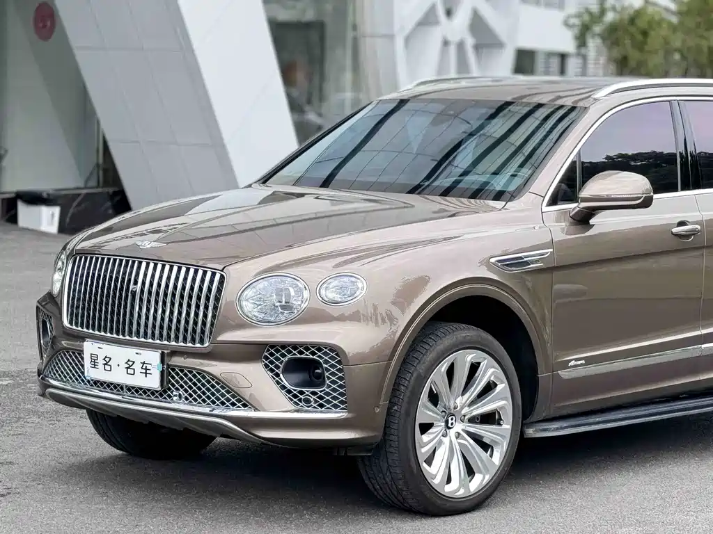Bentley Bentayga 2023 — фото 22