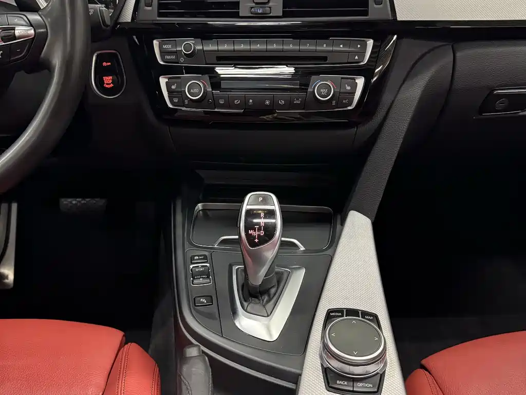 BMW 3 Series 2017 — фото 10