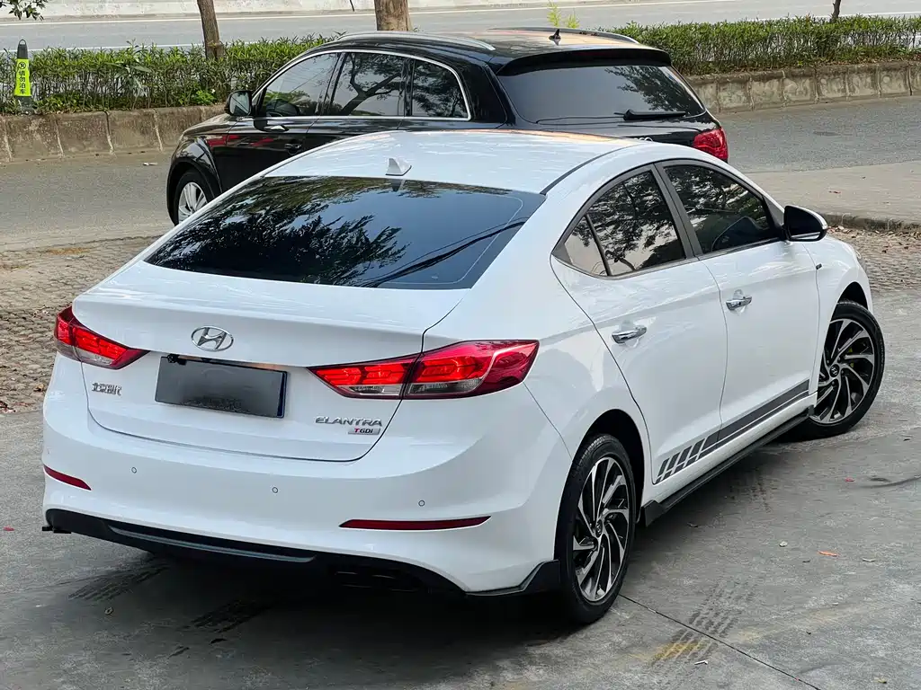 Hyundai Elantra 2019 — фото 5