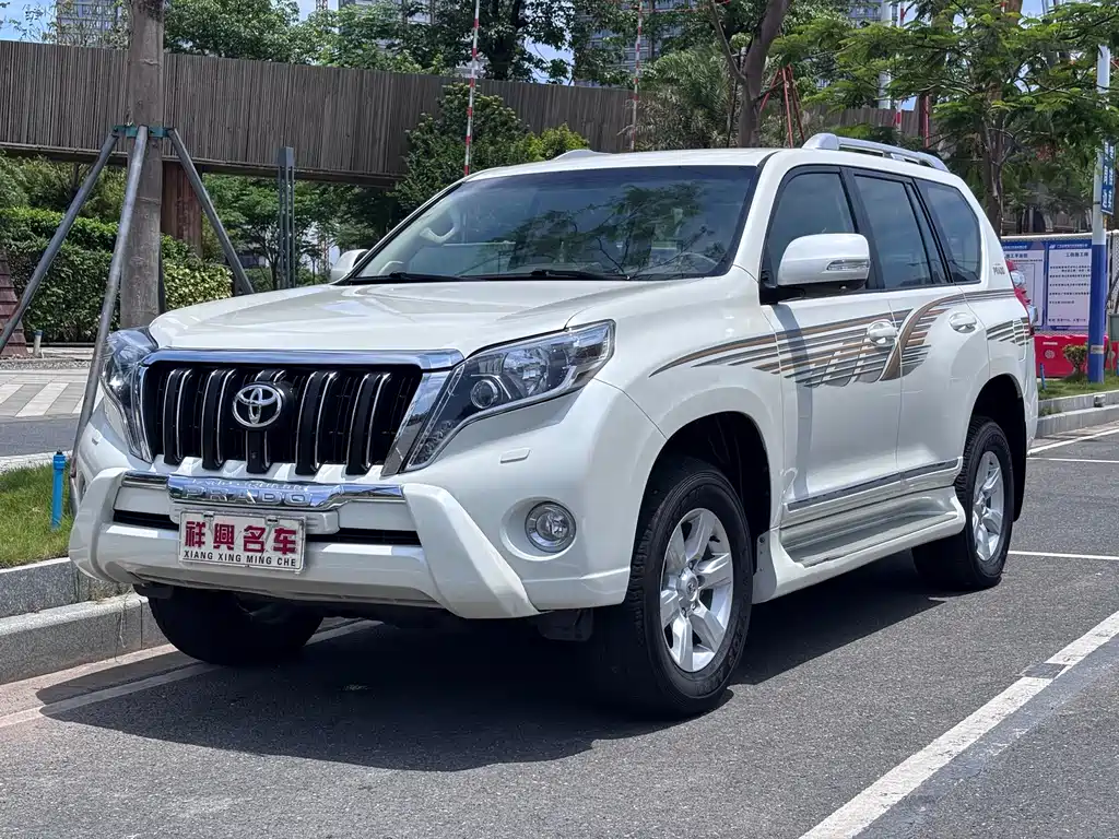 Toyota Prado 2015 — фото 1