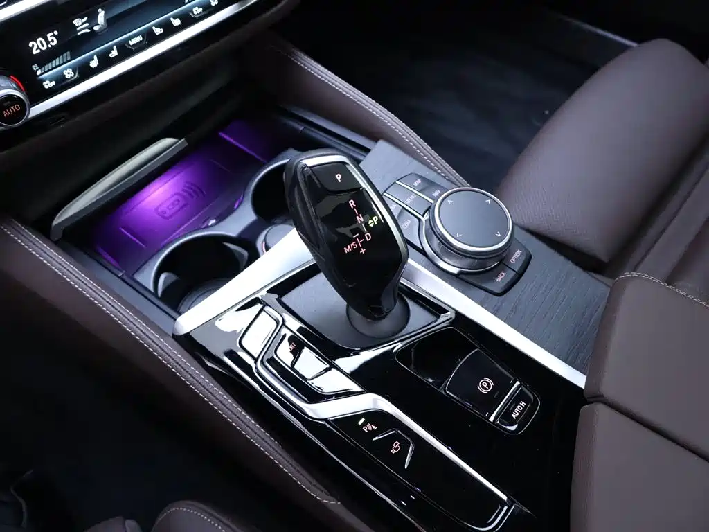 BMW 5 Series 2024 — фото 12