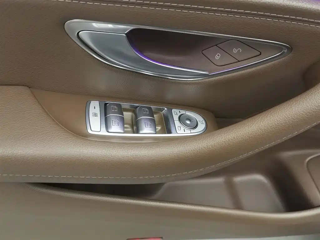 Mercedes-Benz E-Class 2022 — фото 9