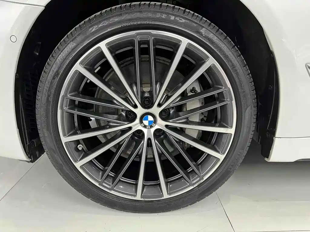 BMW 5 Series 2021 — фото 18