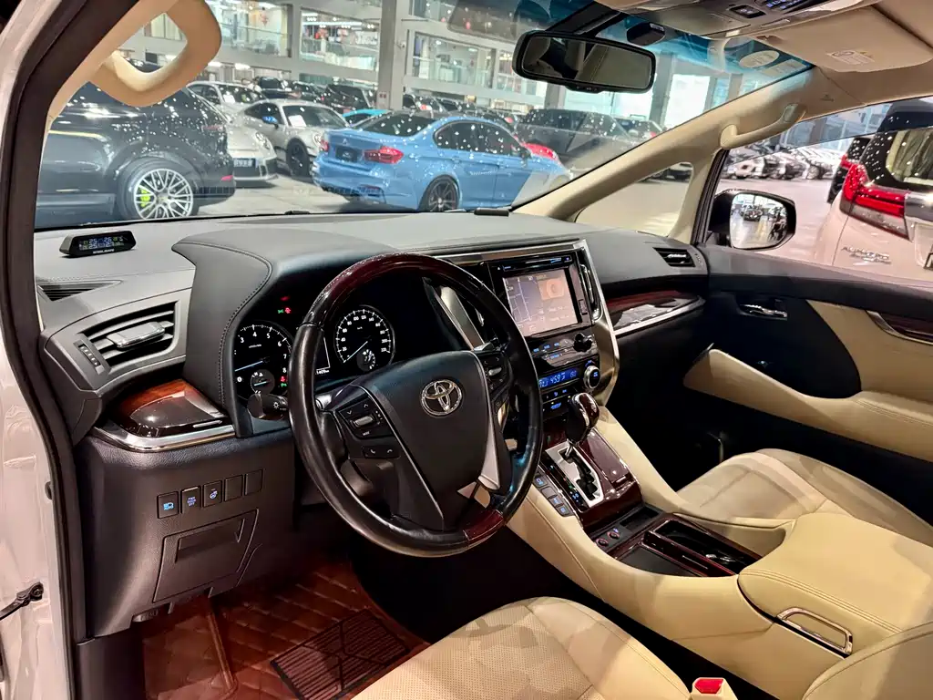 Toyota Alphard 2017 — фото 5