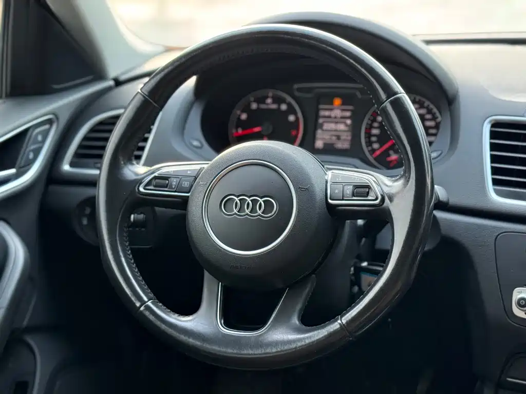 Audi Q3 2017 — фото 13