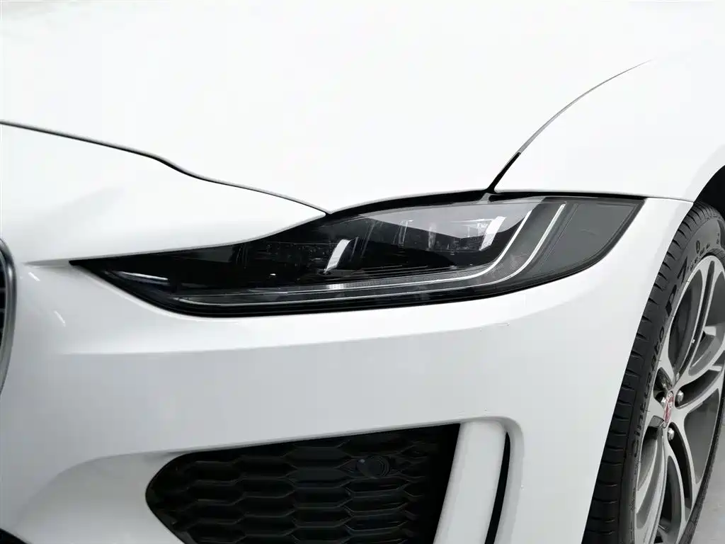 Jaguar XEL 2023 — фото 7
