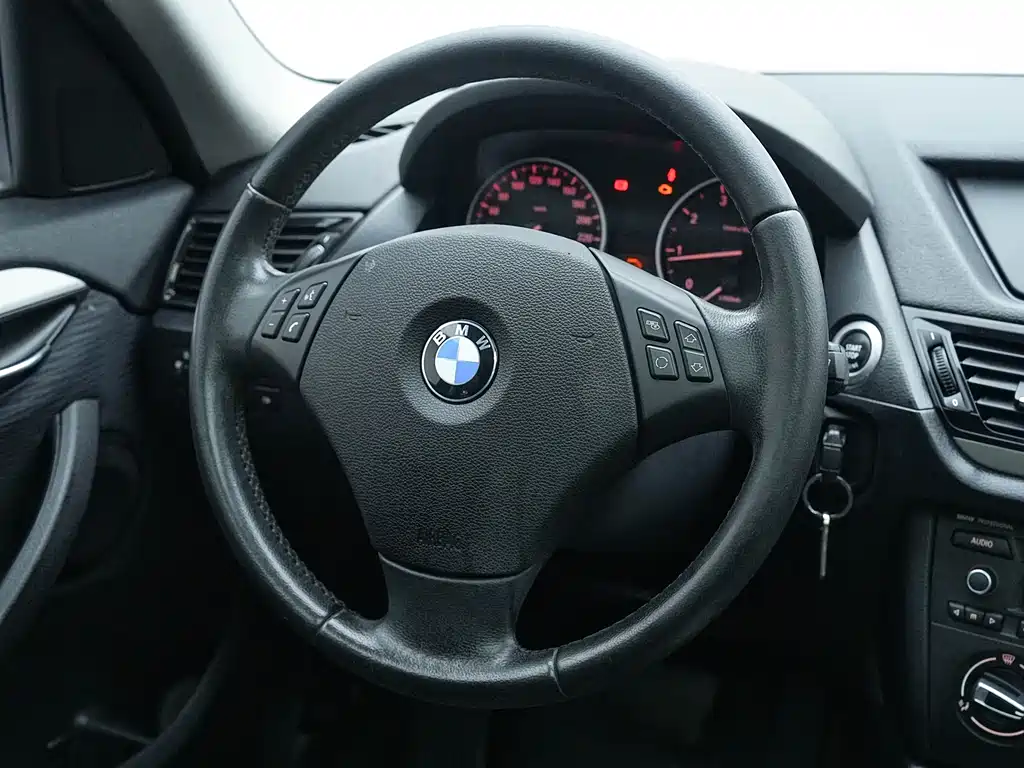 BMW X1 2013 — фото 23