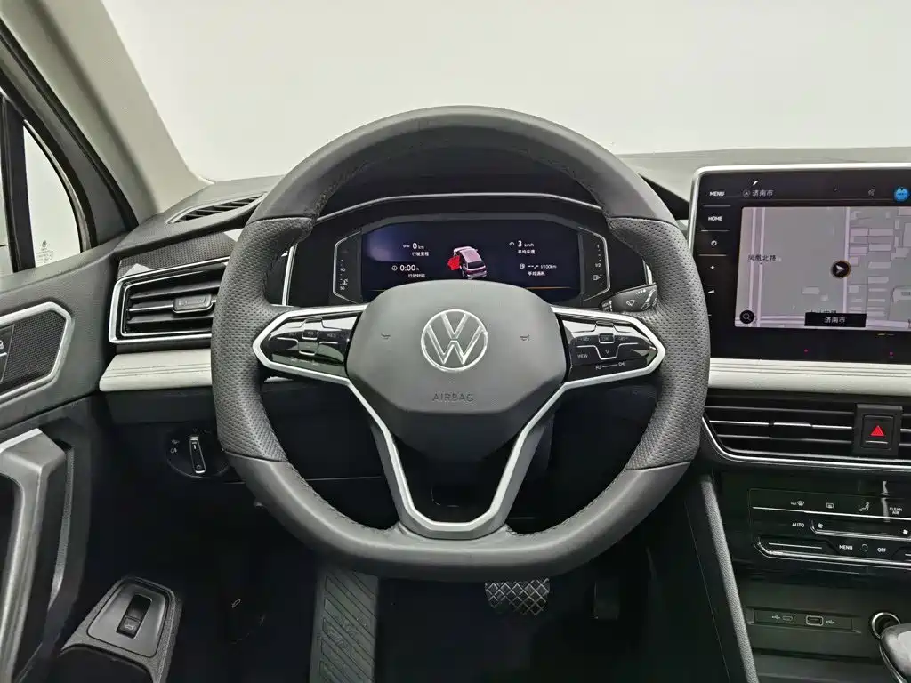 Volkswagen Tiguan L 2023 — фото 11