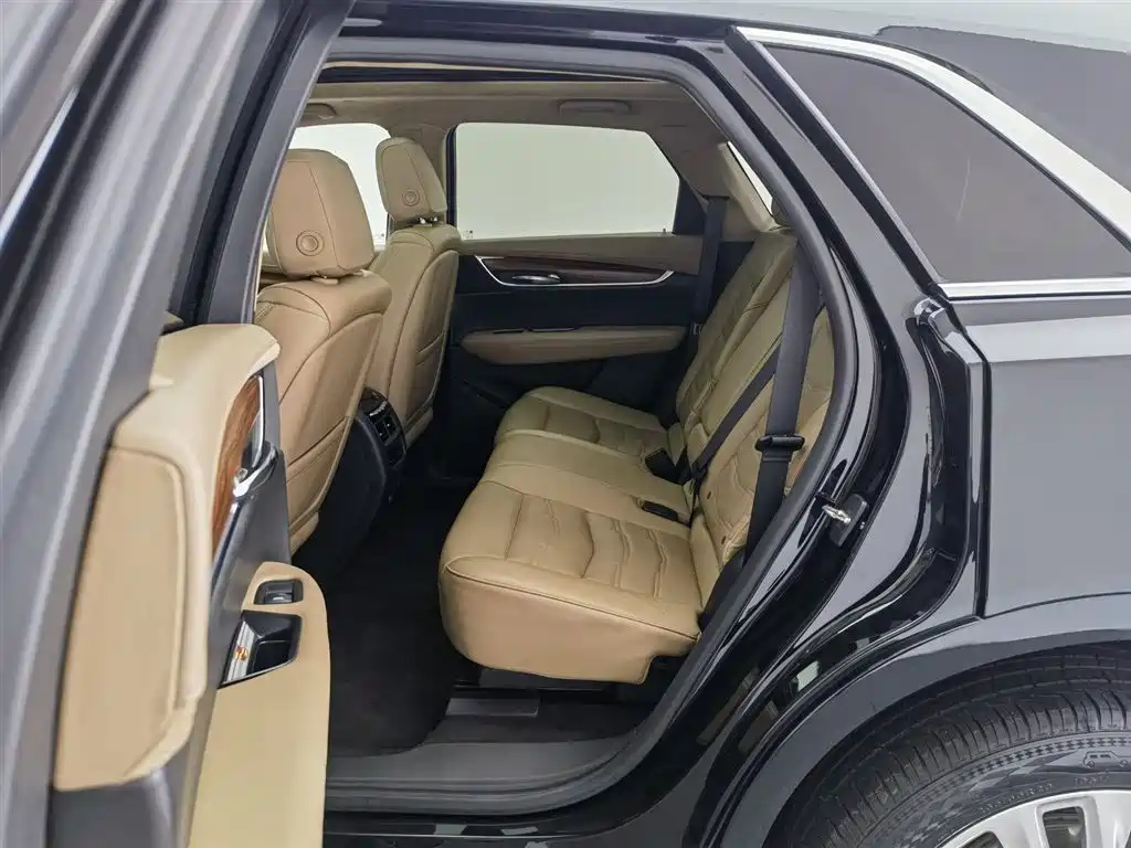Cadillac XT5 2017 — фото 15
