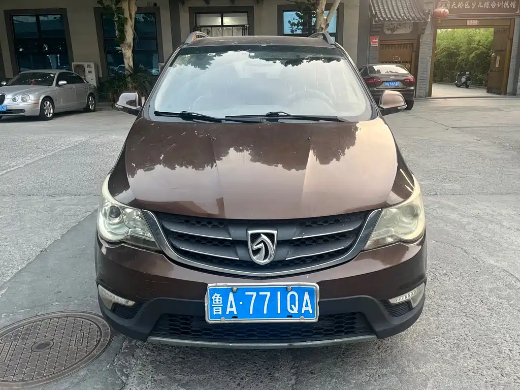 Baojun 730 2015