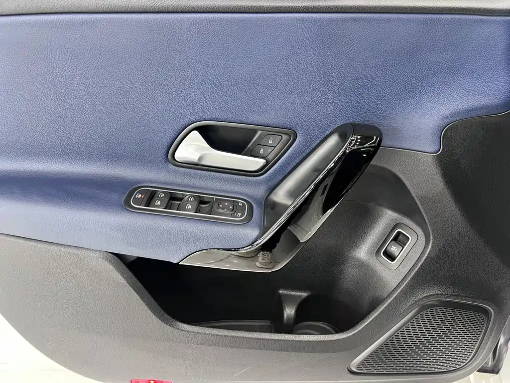 Mercedes-Benz A-Class 2022 — фото 8