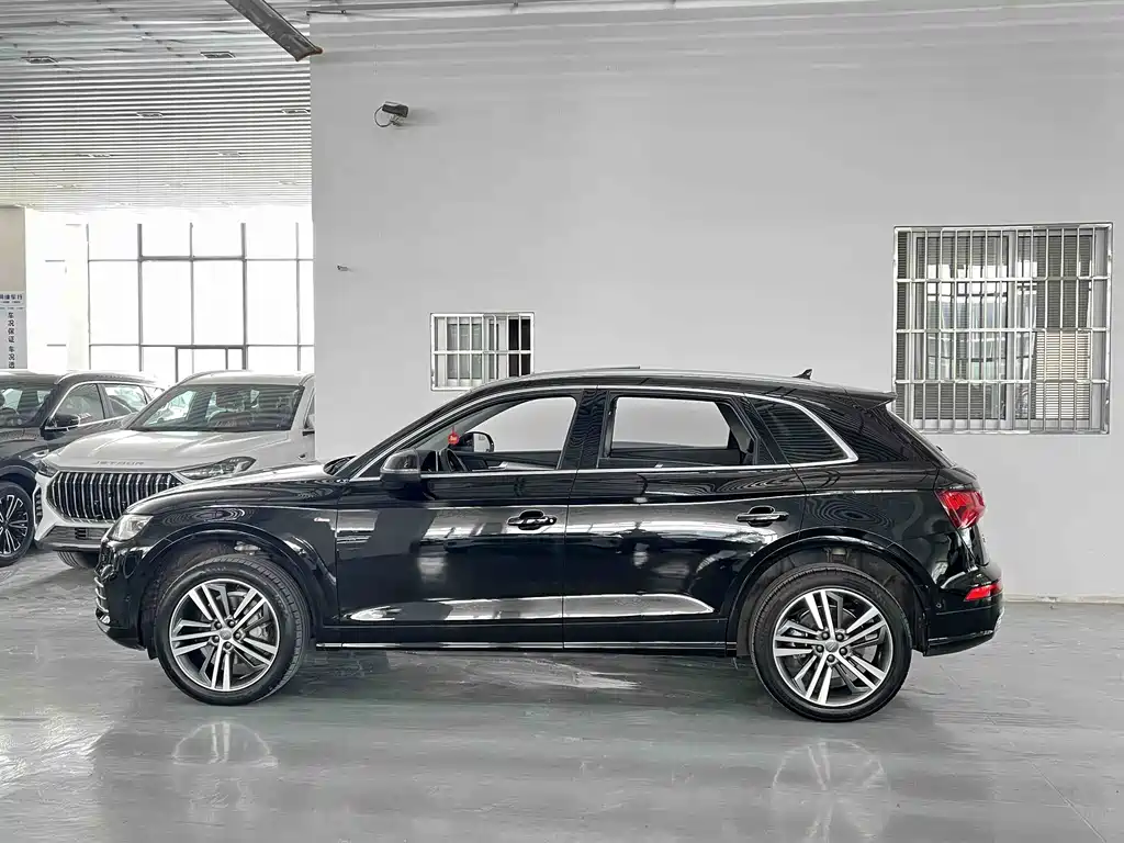Audi Q5L 2021 — фото 2