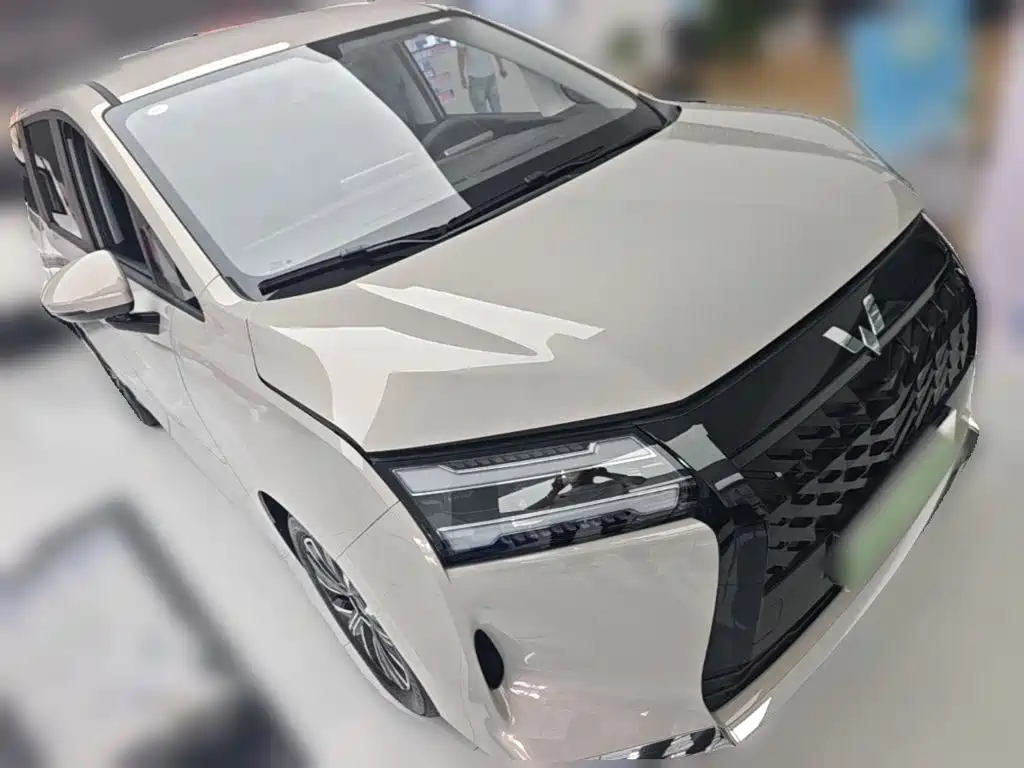 Wuling Starlight 730 EV 2025
