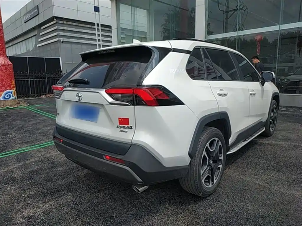 Toyota RAV4 2020 — фото 7