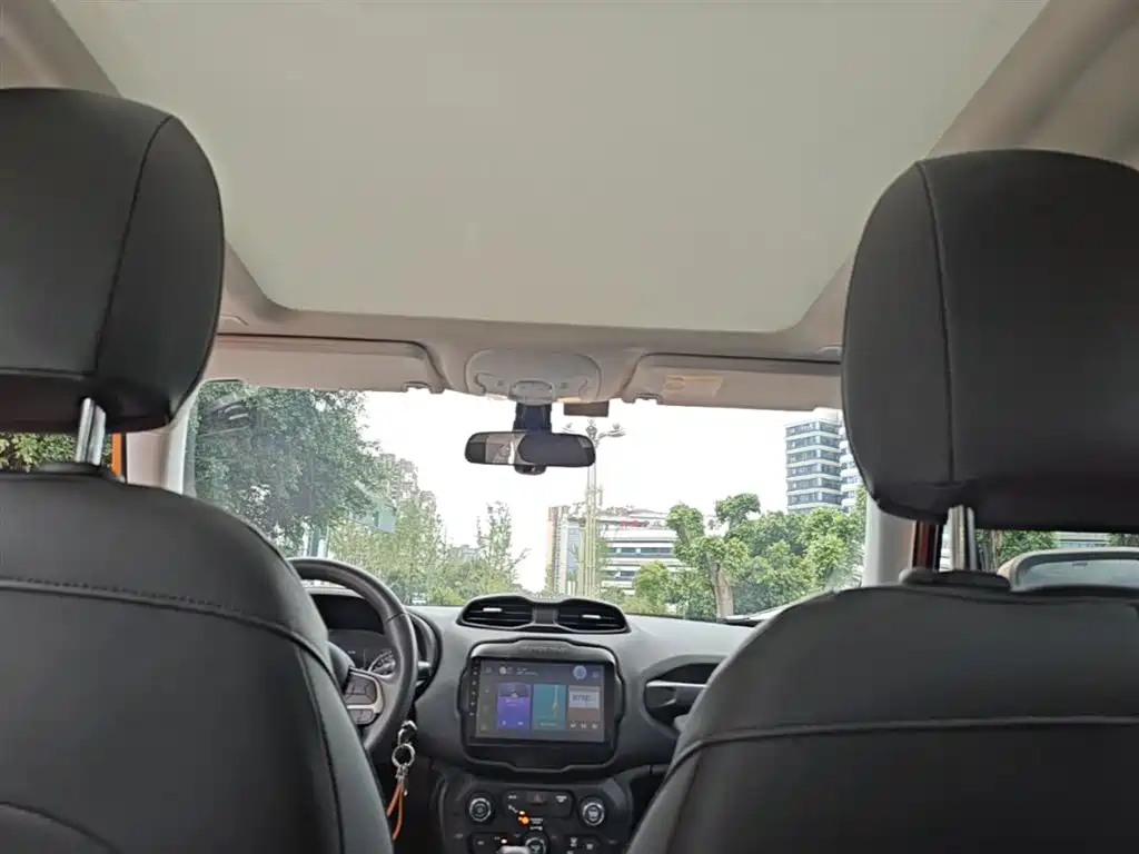 Jeep Renegade 2018 — фото 18