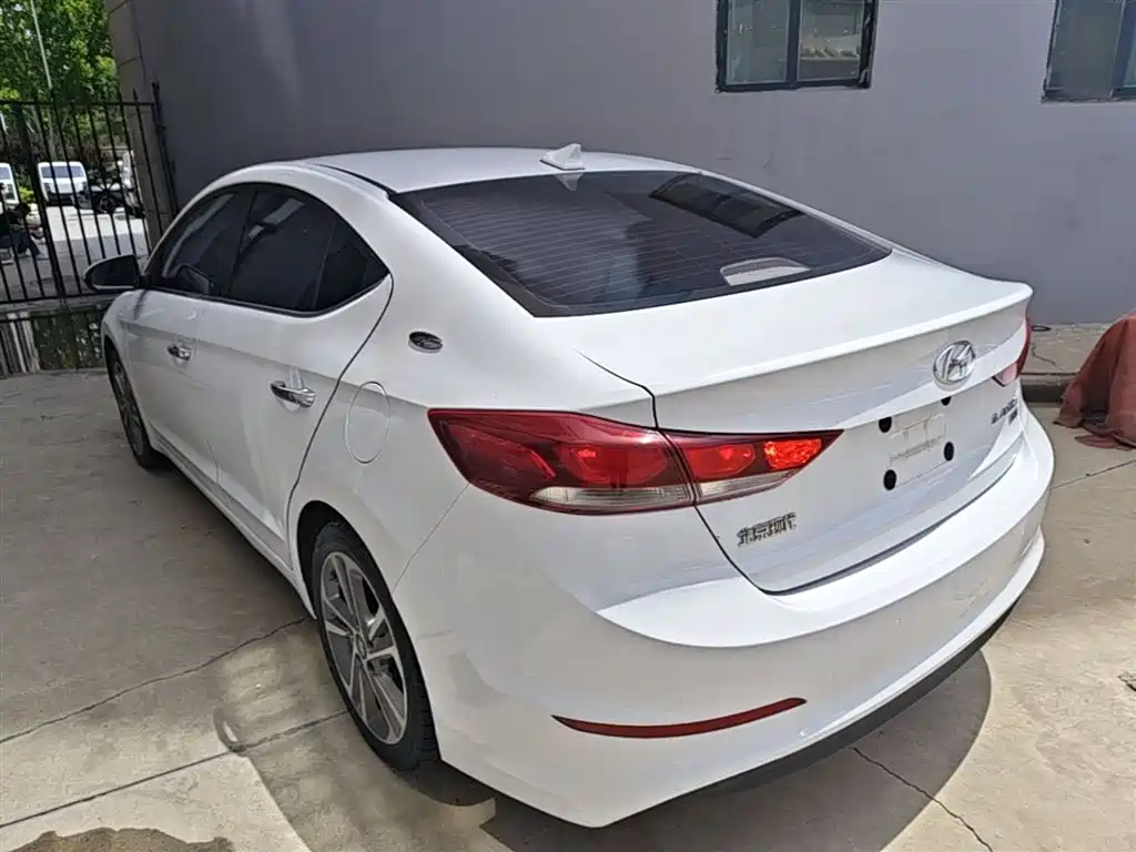 Hyundai Elantra 2017 — фото 5