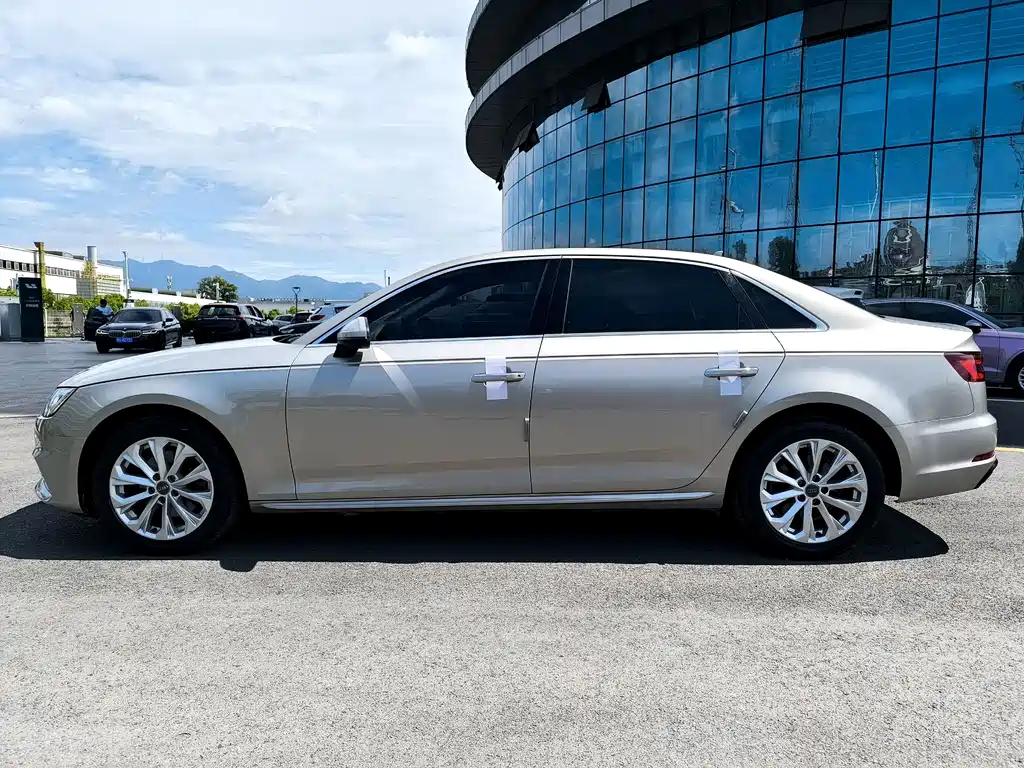 Audi A4L 2020 — фото 28