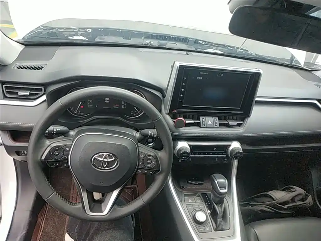 Toyota RAV4 2020 — фото 10
