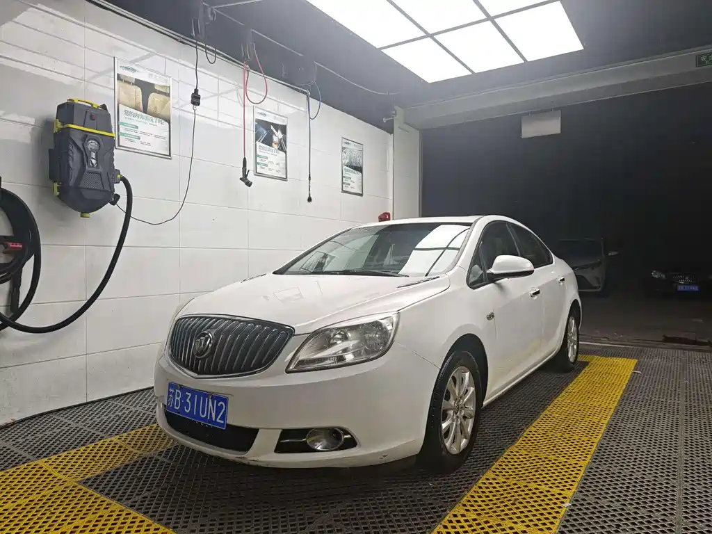 Buick Excelle 2013 — фото 1