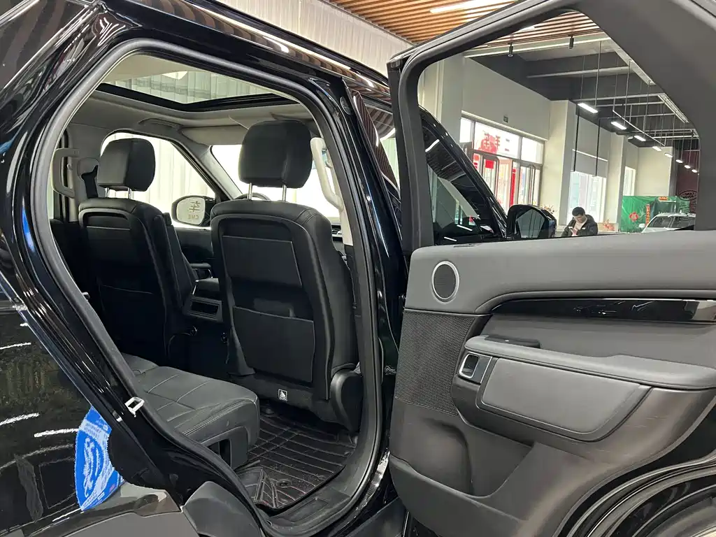 Land Rover Discovery 2018 — фото 13