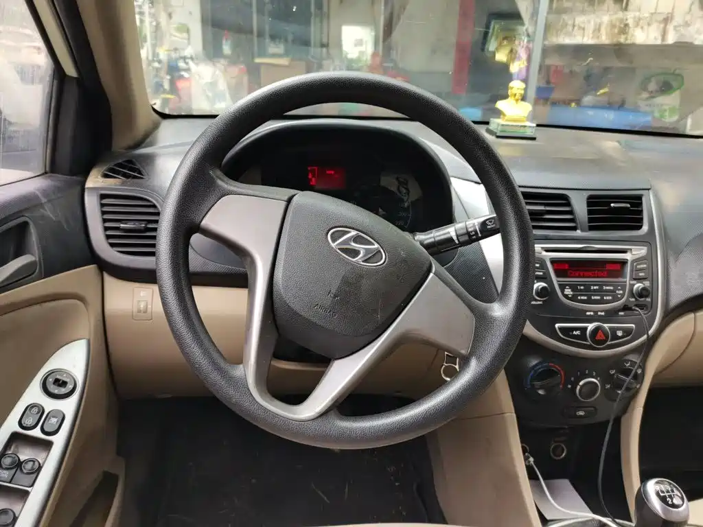 Hyundai Verna 2015