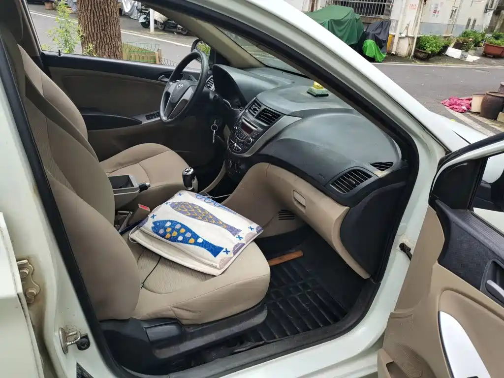 Hyundai Verna 2015 — фото 22