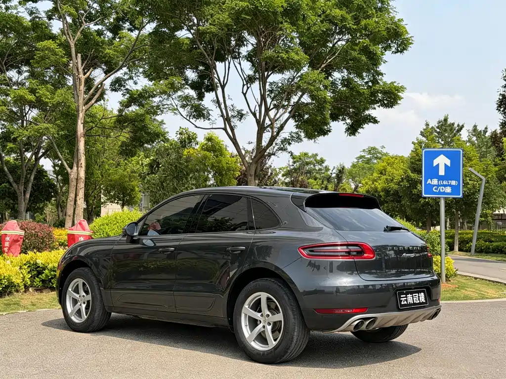 Porsche Macan 2018 — фото 9