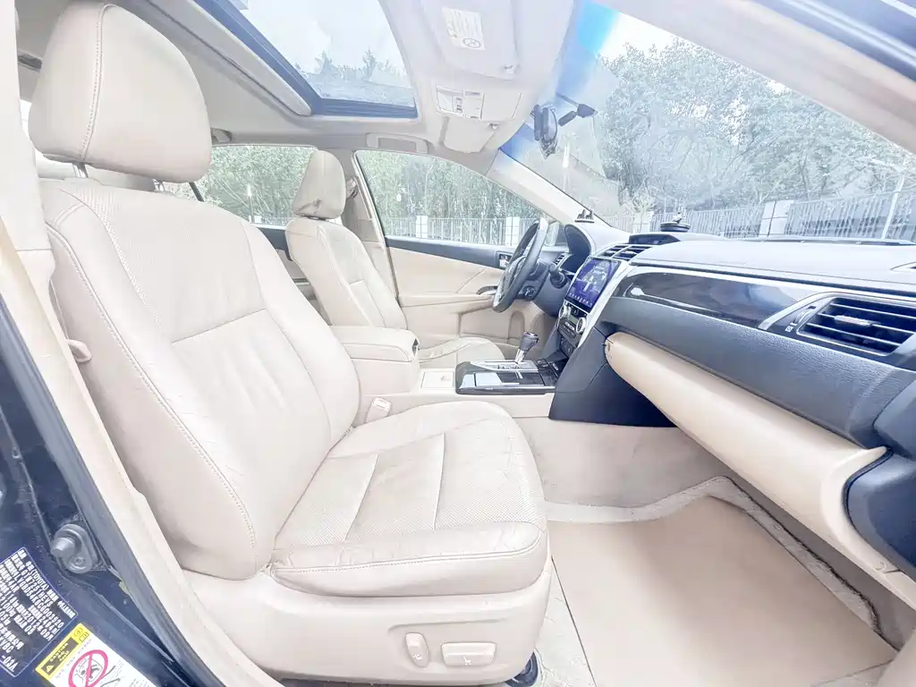 Toyota Camry 2013 — фото 10