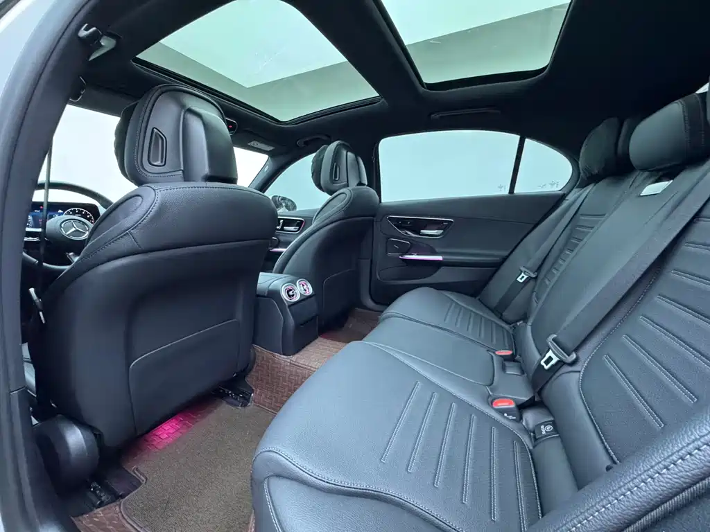 Mercedes-Benz C-Class 2025 — фото 21