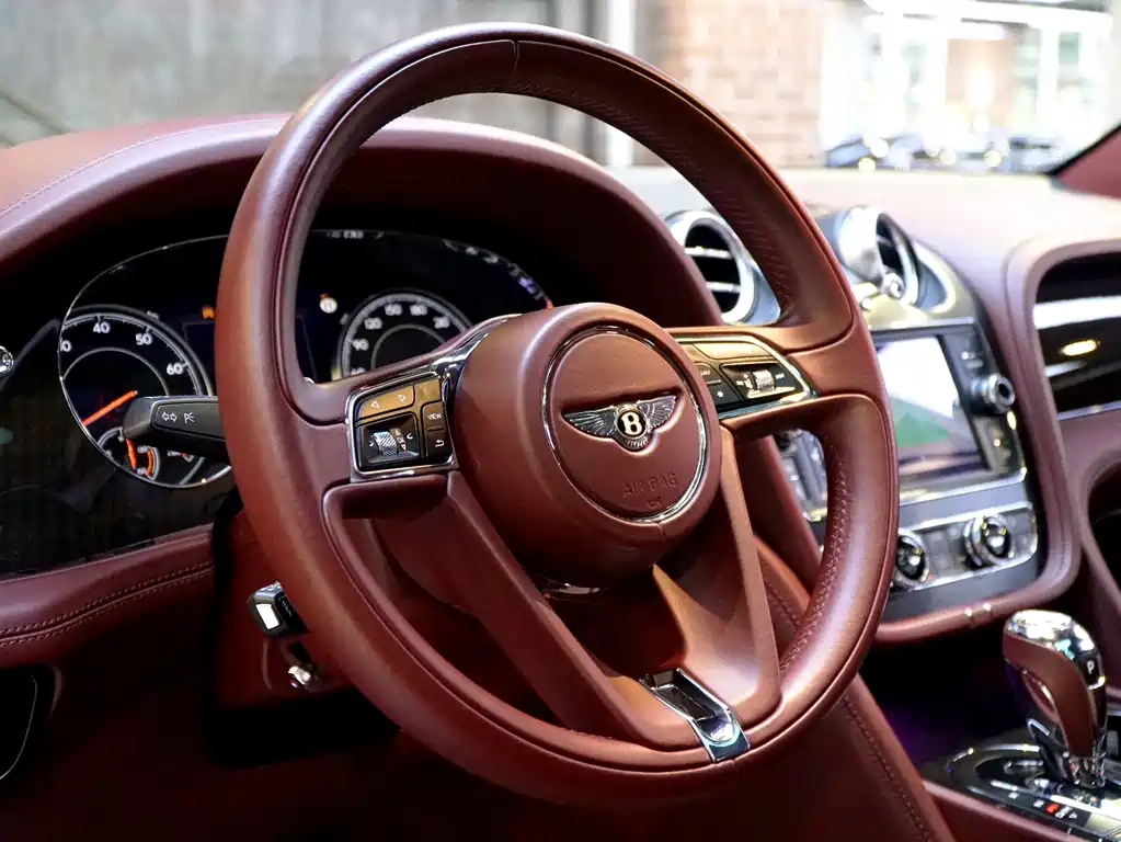 Bentley Bentayga 2019 — фото 20