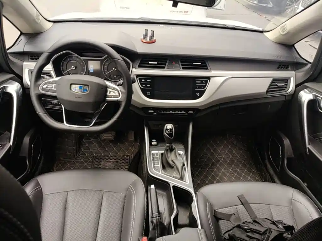 Geely Vision X3 2020 — фото 10