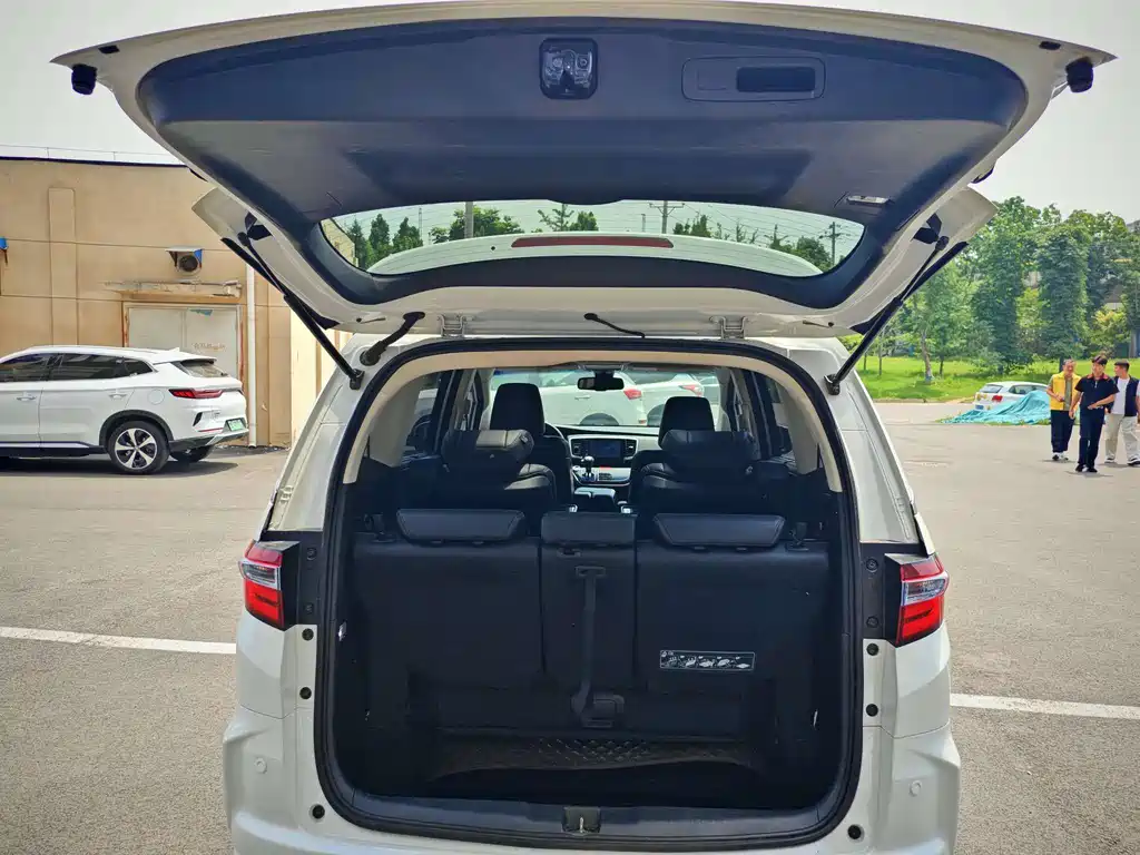 Honda Odyssey 2019 — фото 12