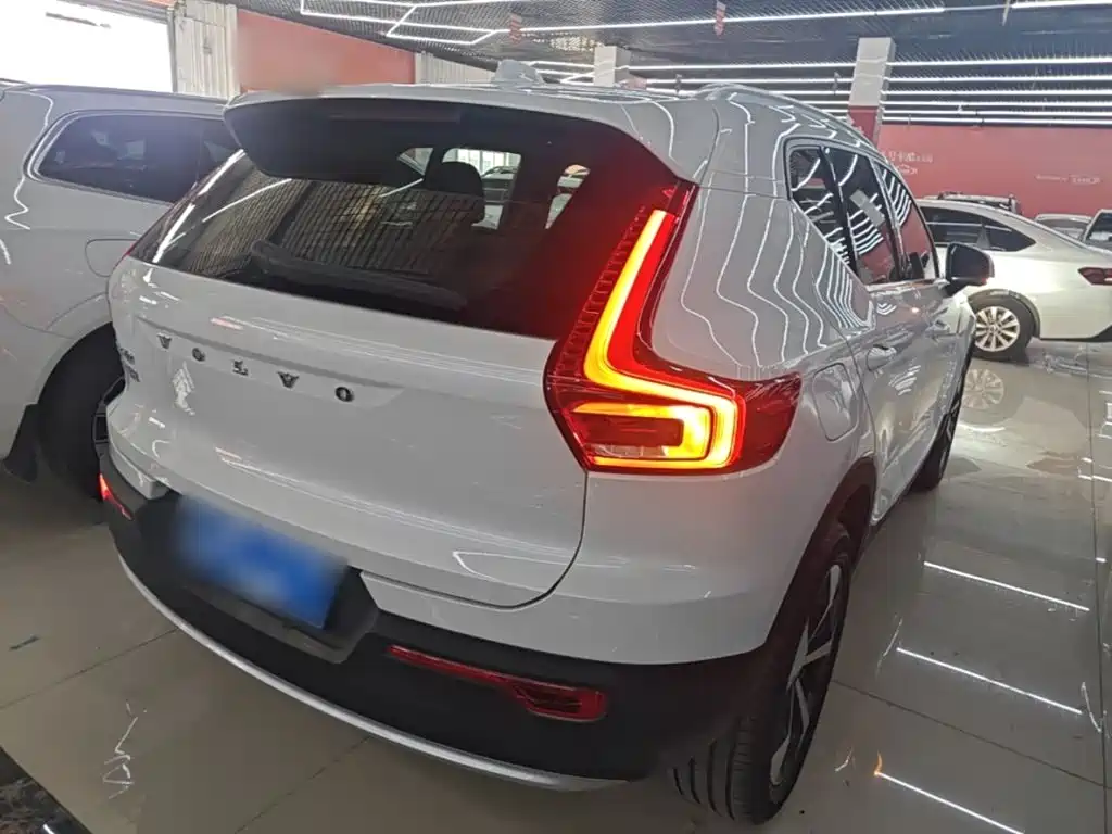 Volvo XC40 2025 — фото 7
