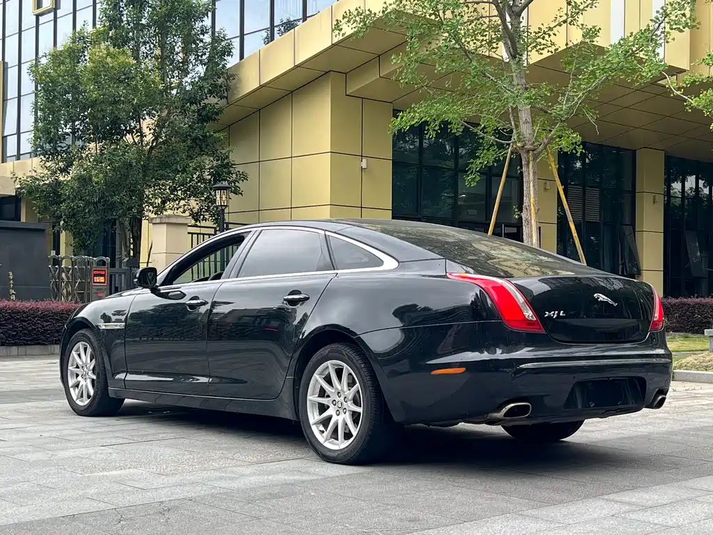 Jaguar XJ 2012