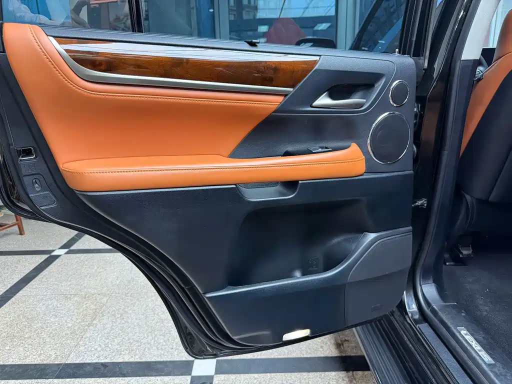 Lexus LX 2019 — фото 17