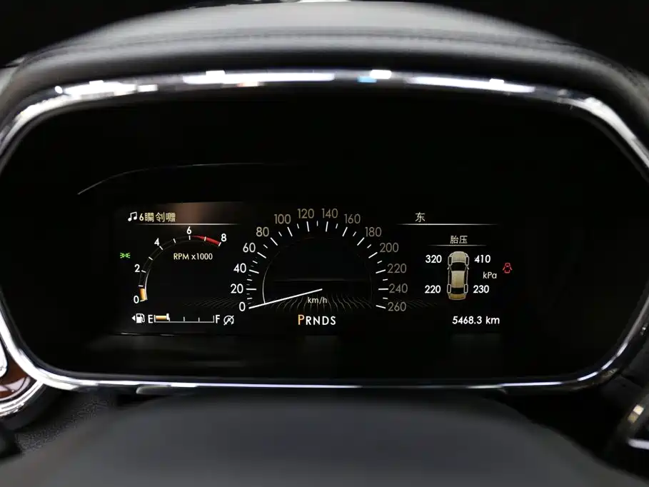 Lincoln Continental 2020 — фото 13