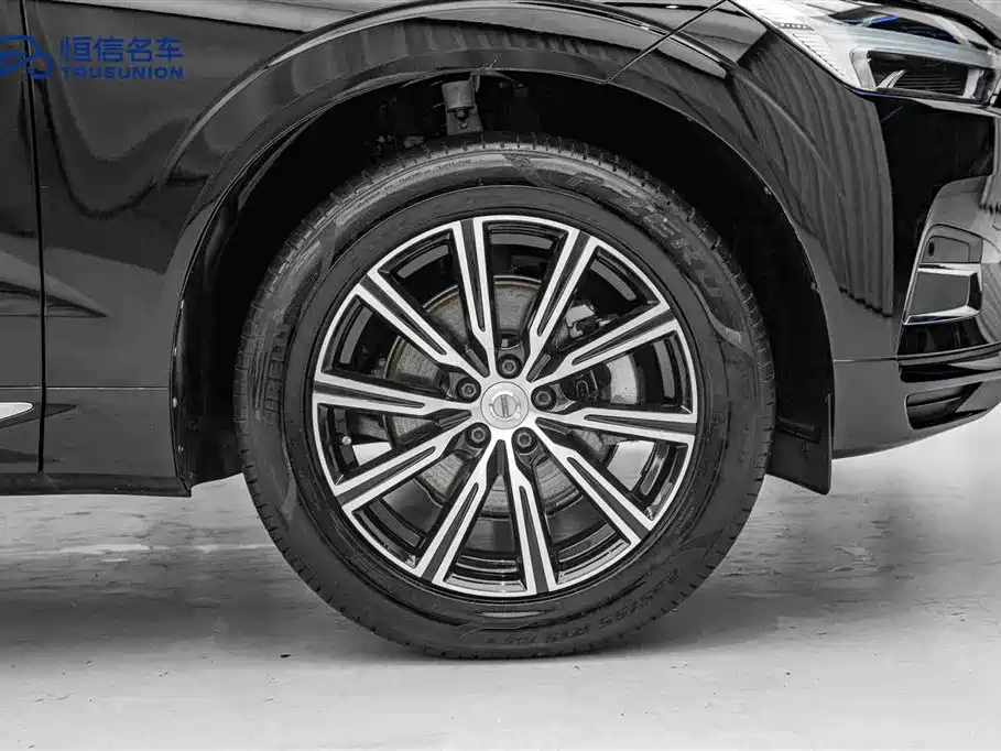 Volvo XC60 2019 — фото 11