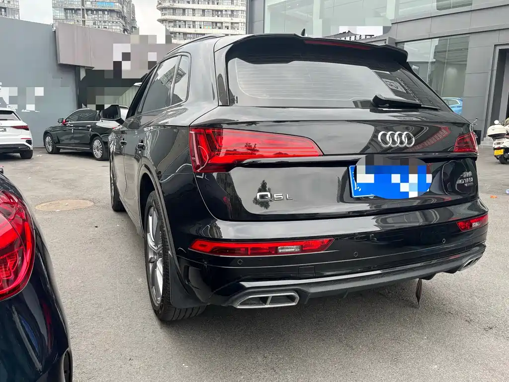 Audi Q5L 2023 — фото 10