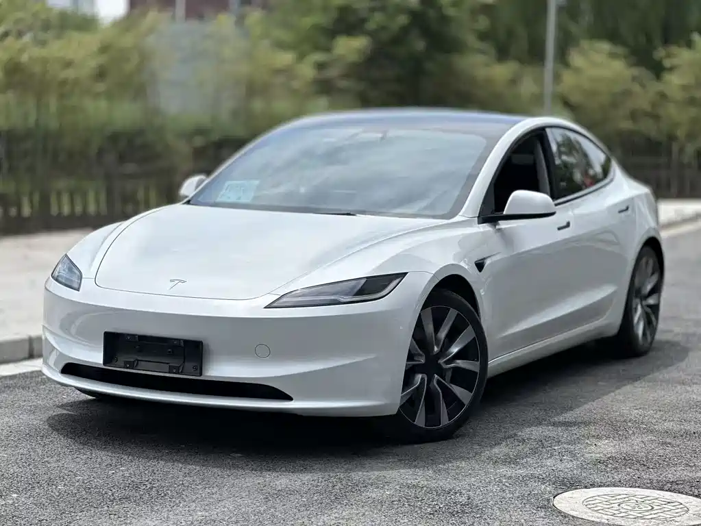 Tesla Model 3 2024 — фото 1
