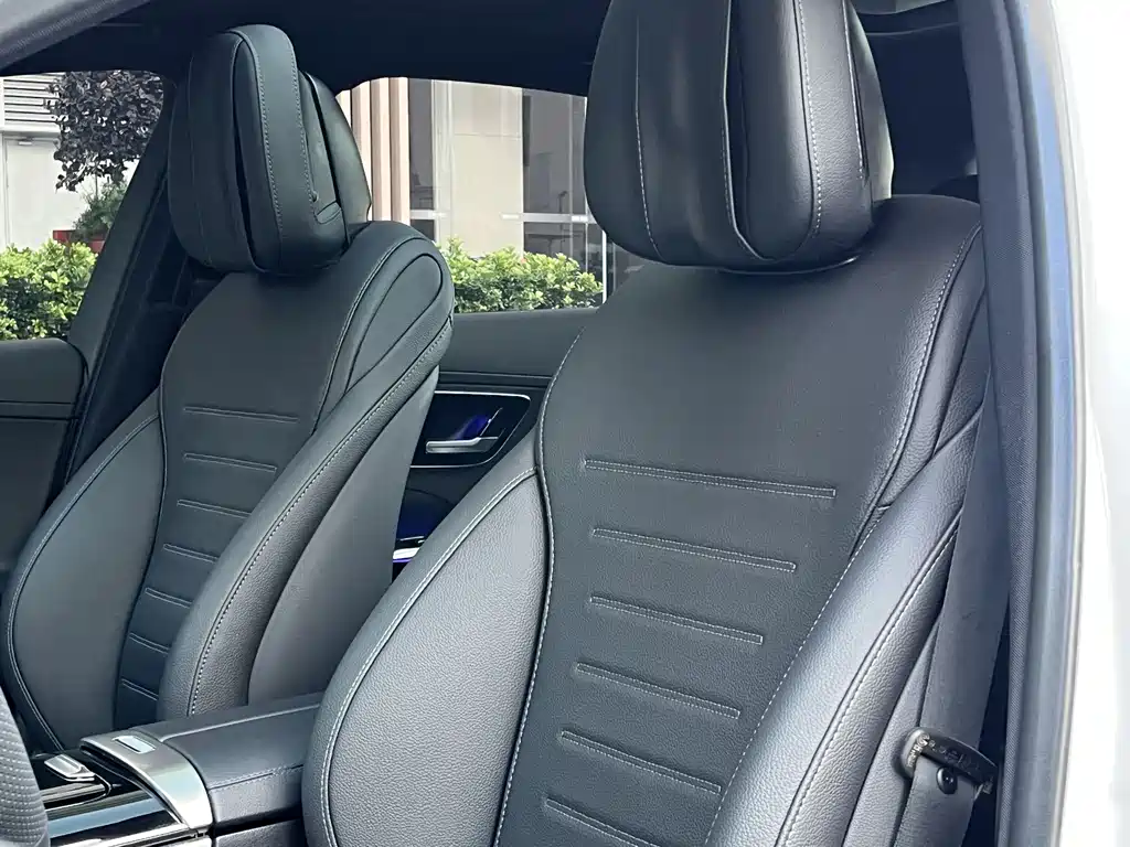 Mercedes-Benz C-Class 2024 — фото 16