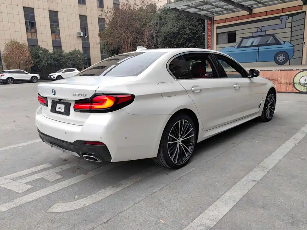 BMW 5 Series 2022 — фото 17