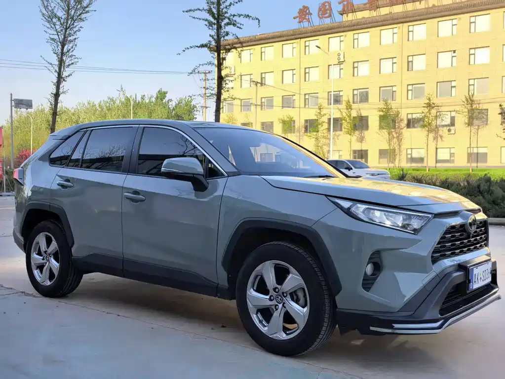 Toyota RAV4 2020 — фото 3