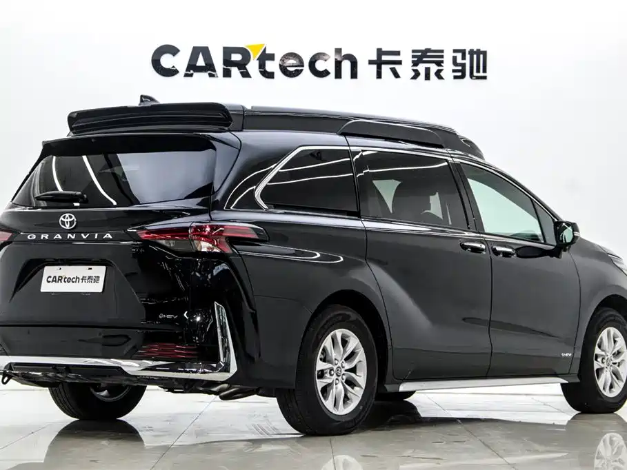 Toyota Granvia — фото 6