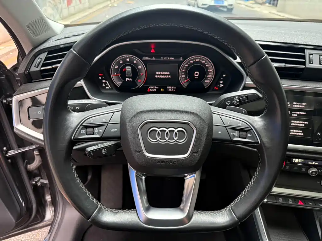 Audi Q3 2022 — фото 11