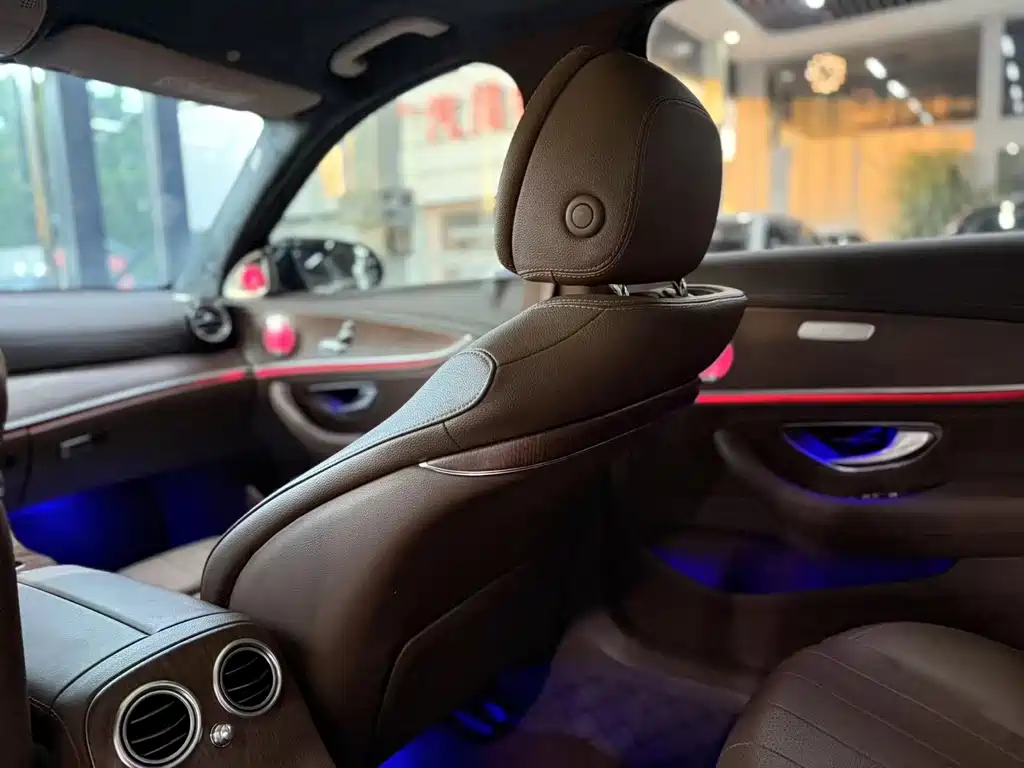 Mercedes-Benz E-Class 2023 — фото 12