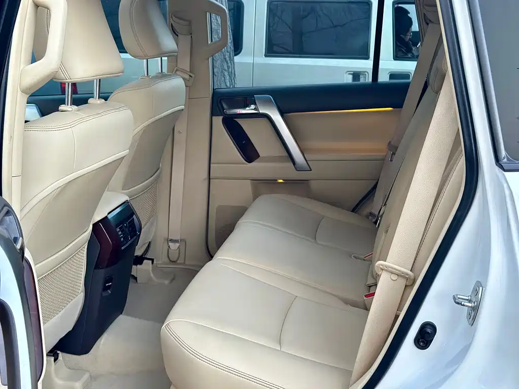 Toyota Prado 2015 — фото 29